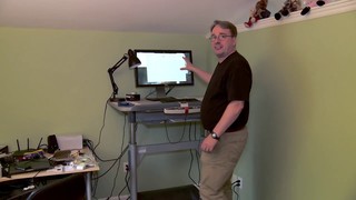 Linux-Torvalds-Shows-Off-His-Home-Working-Desk-451264-3.jpg